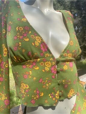 RETRO floral print Green Floral Button-Front long sleeve Crop Top